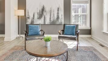 House (6 Bedrooms) | Interior