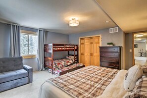 House (5 Bedrooms) | Interior