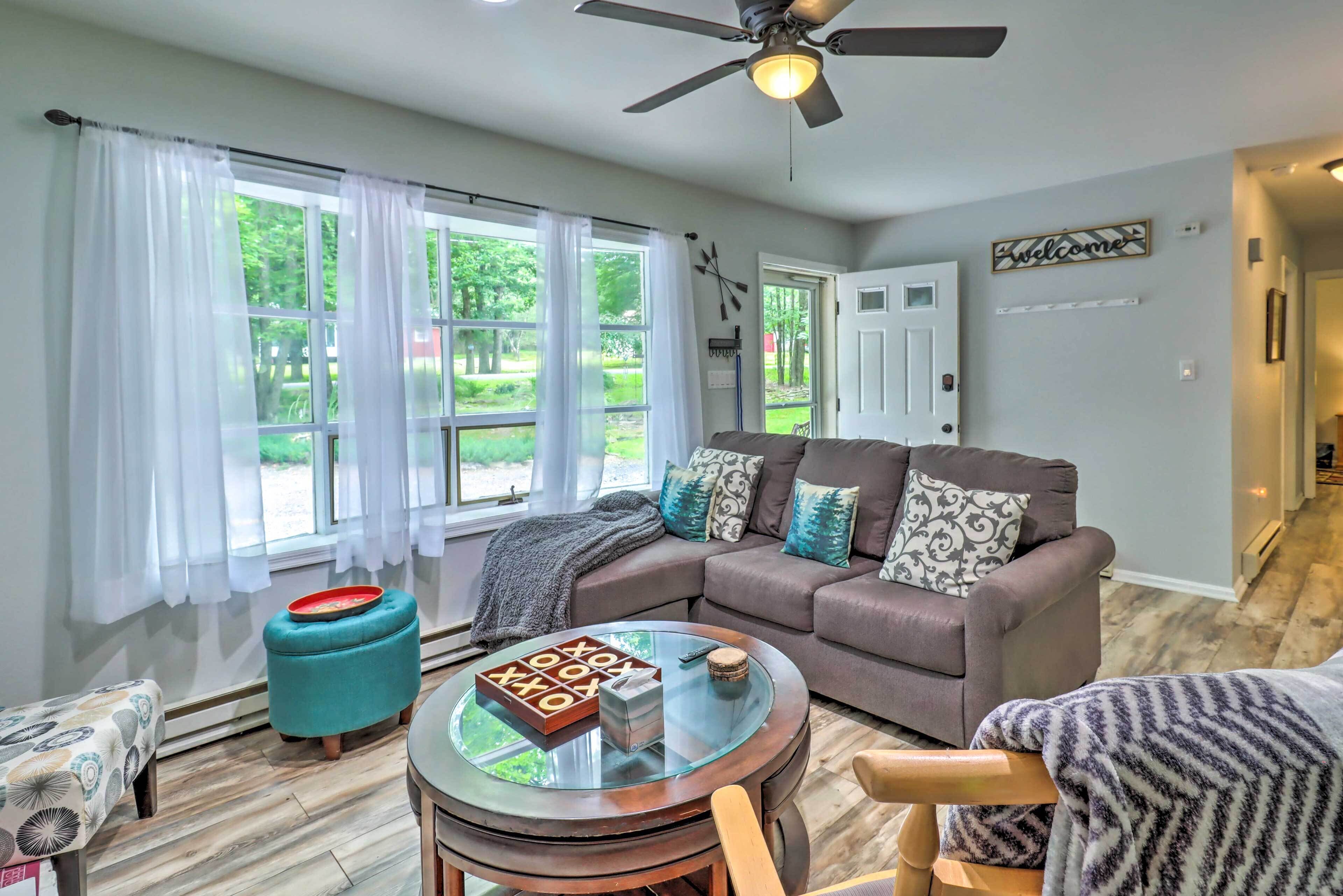 Retreat w/ Fire Pit - Walk to Community Lake!