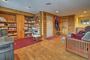 House (5 Bedrooms) | Interior