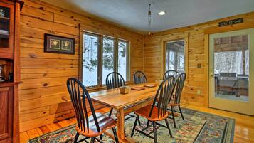 House (5 Bedrooms) | Interior