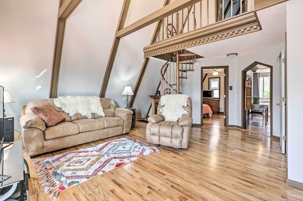 Peaceful Mt Sterling Cabin: Deck & Fire Pit! - Camargo, KY