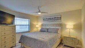 A bedroom with a bed, a dresser, a TV, a ceiling fan, and a window with blinds. - 1 Mi to Golf: Sebring Condo w/ Pool Access! (Sebring)