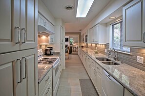 Interior - Charming Hilton Head Home on Quiet Street (Hilton Head Island)