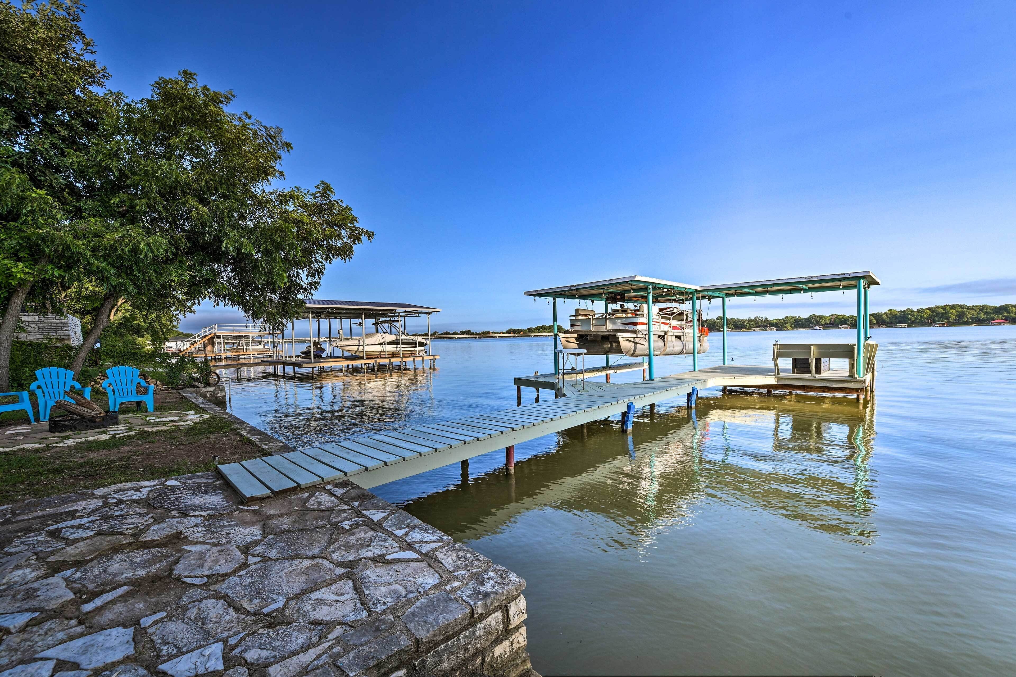 Lakefront Home < 3 Miles to Historic Granbury!
