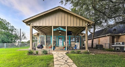 Lakefront Home < 3 Miles to Historic Granbury!