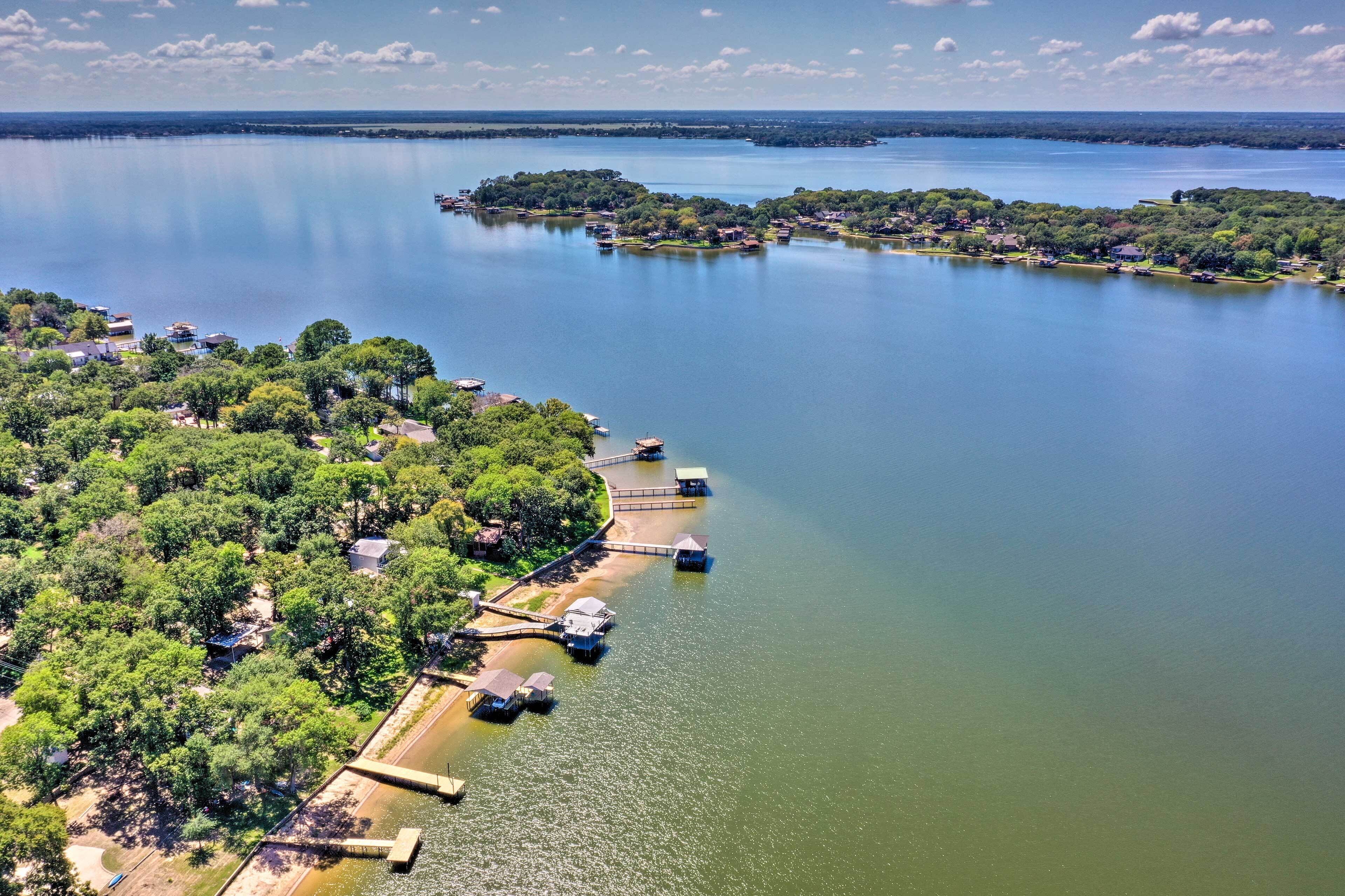 Modern Lakefront Mabank Home w/ Pool Table!