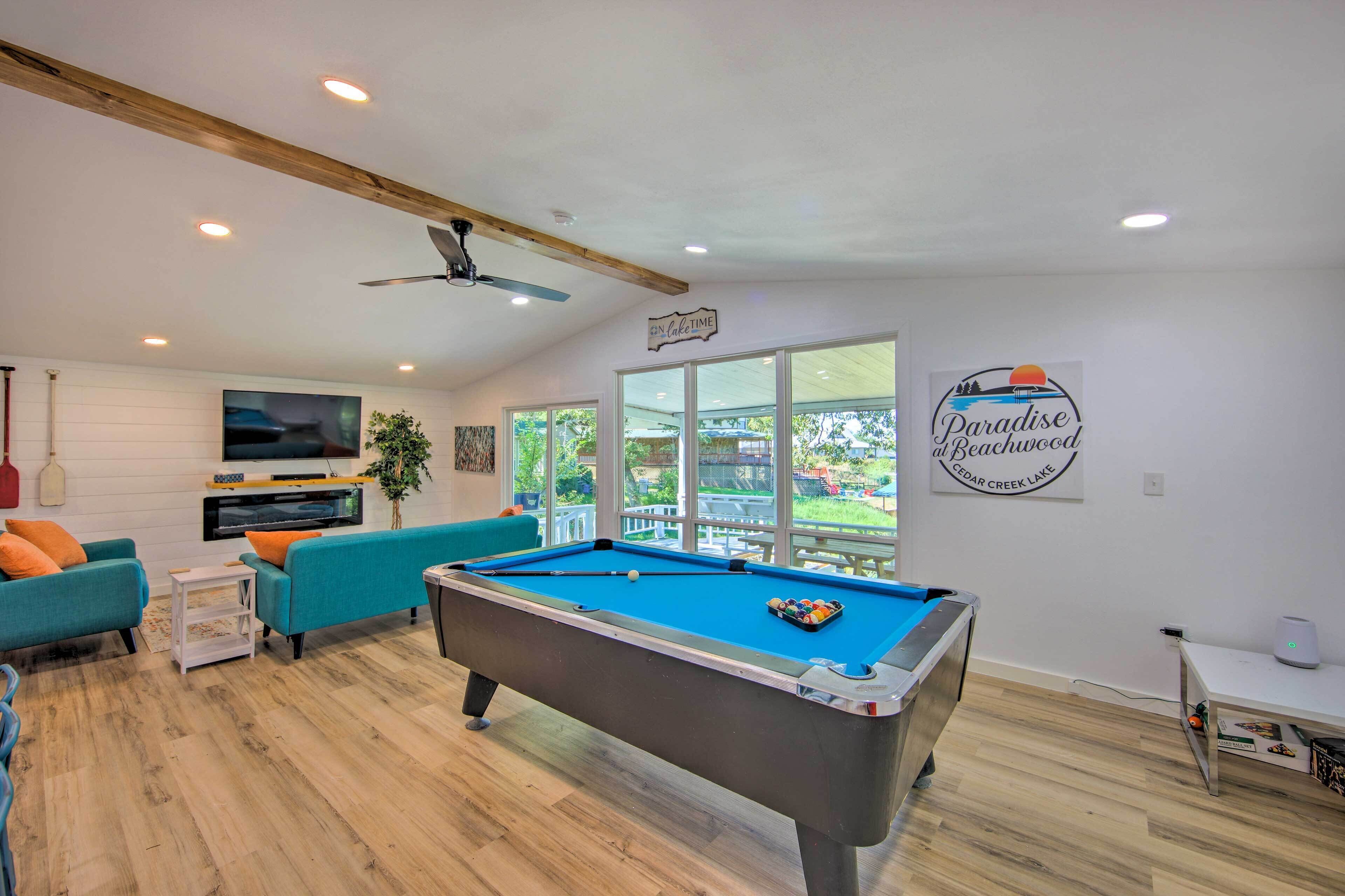 Modern Lakefront Mabank Home w/ Pool Table!