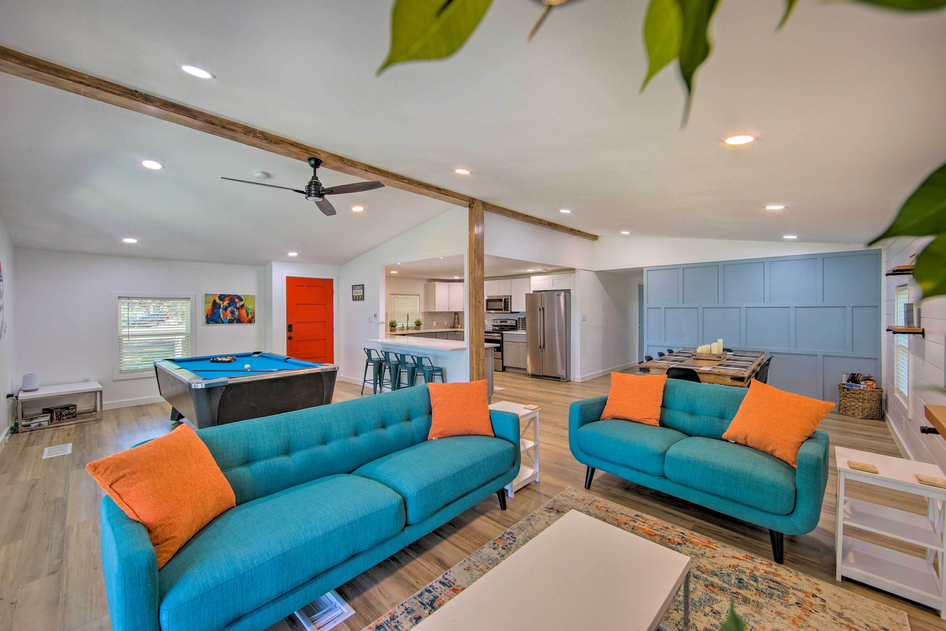 Modern Lakefront Mabank Home w/ Pool Table!