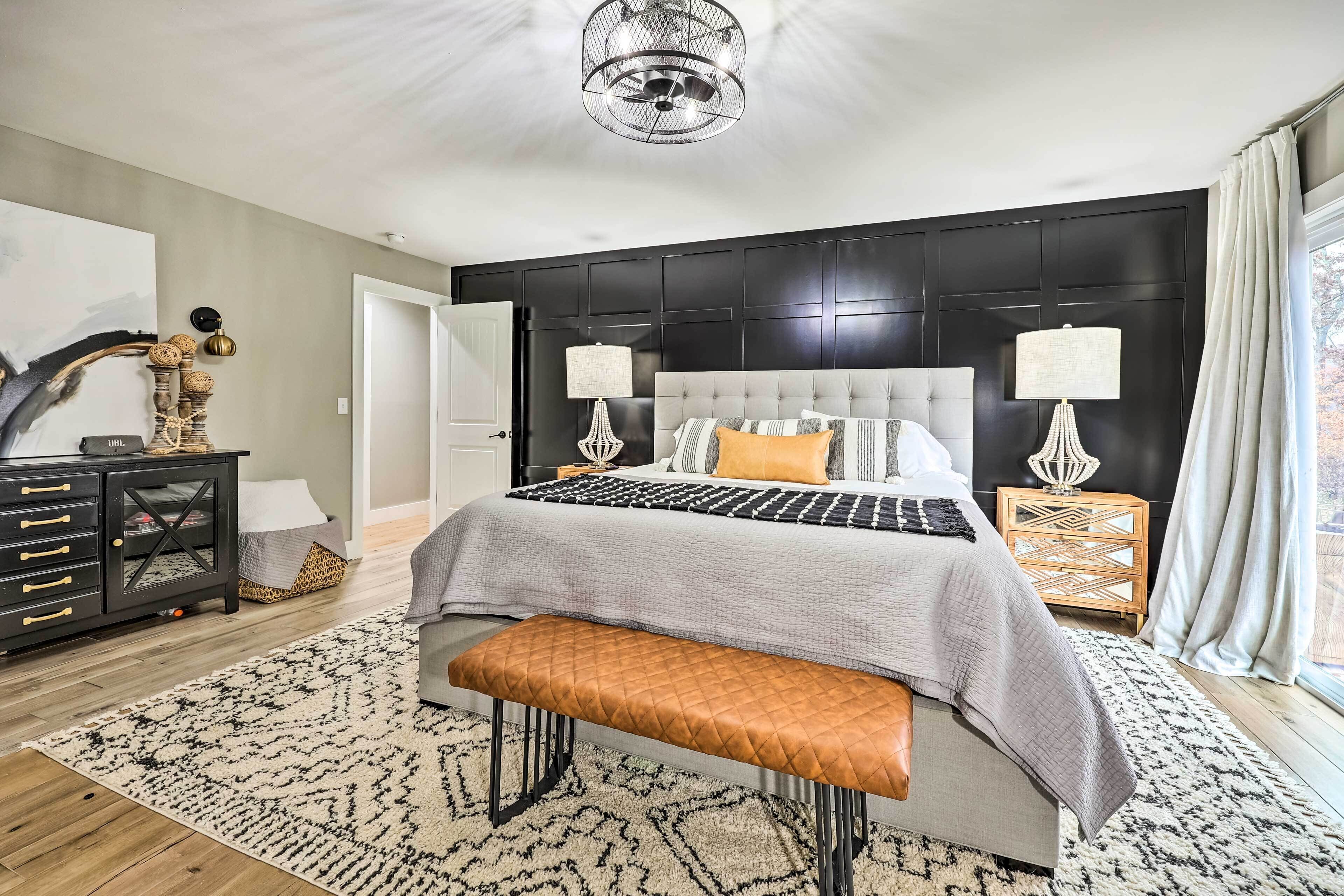 Lakefront Rogers Getaway w/ Hot Tub & Deck!