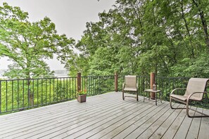 House (2 Bedrooms) | Interior - Cozy Amish Country Cabin on Shipshewana Lake! (Shipshewana)