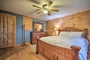 House (2 Bedrooms) | Interior - Cozy Amish Country Cabin on Shipshewana Lake! (Shipshewana)