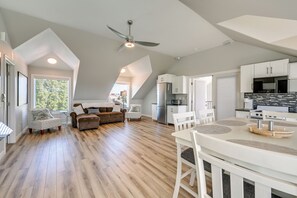 Apartment (2 Bedrooms) | Interior - Pasco Condo w/ Columbia River Views + Hot Tub (Pasco)