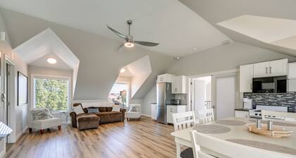 Pasco Condo w/ Columbia River Views + Hot Tub