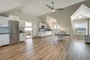 Apartment (2 Bedrooms) | Interior - Pasco Condo w/ Columbia River Views + Hot Tub (Pasco)