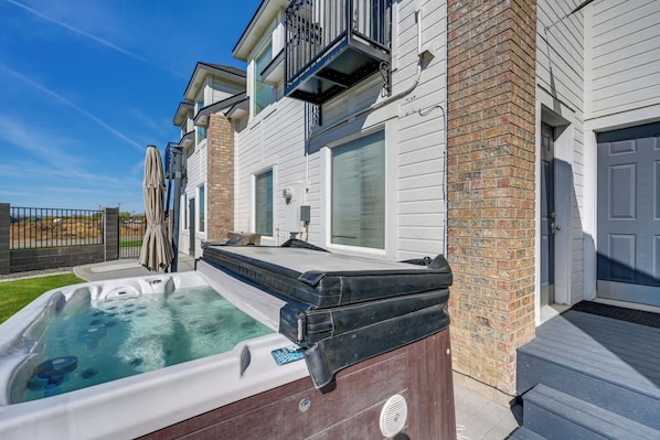 Apartment (2 Bedrooms) | Front of property - Pasco Condo w/ Columbia River Views + Hot Tub (Pasco)