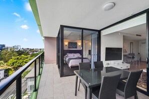 Outdoor dining - South Bank Living! ~ 1bed, 1bath, 1car, Balcony (South Brisbane)