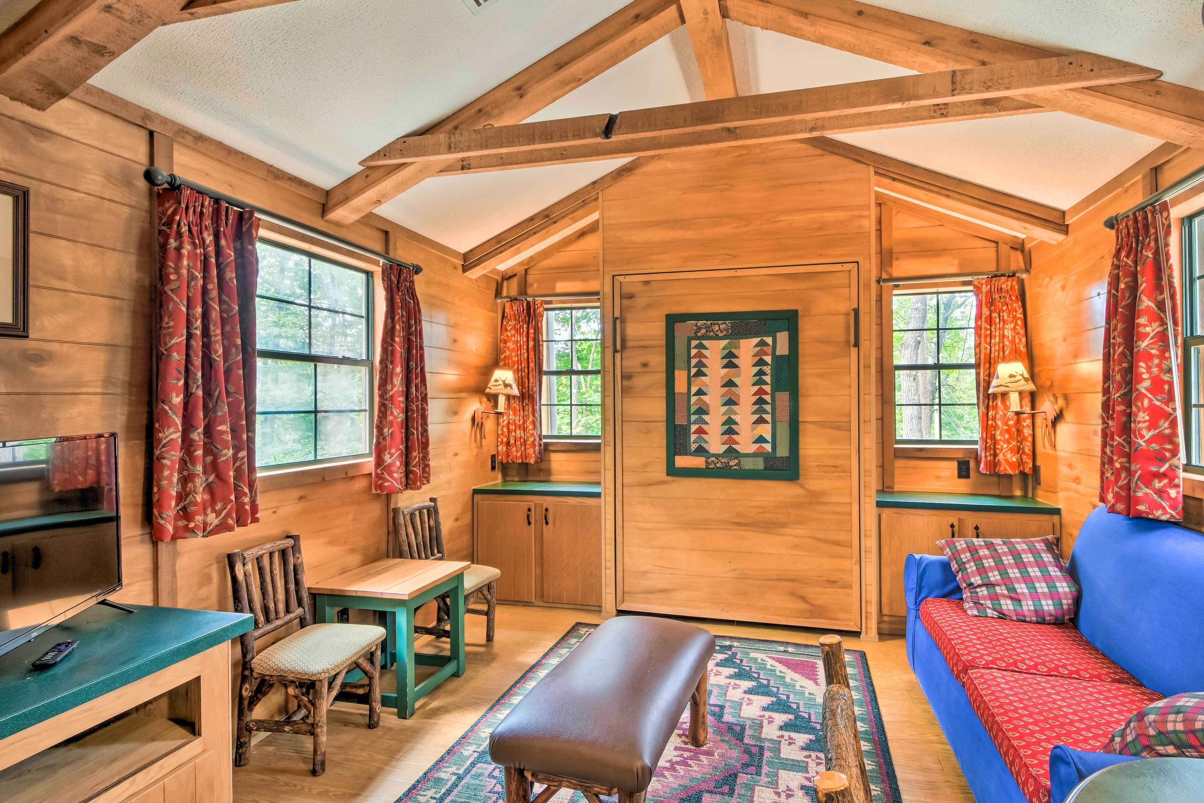 Cozy Nature Lovers' Dream Cabin w/ Fire Pit & Deck