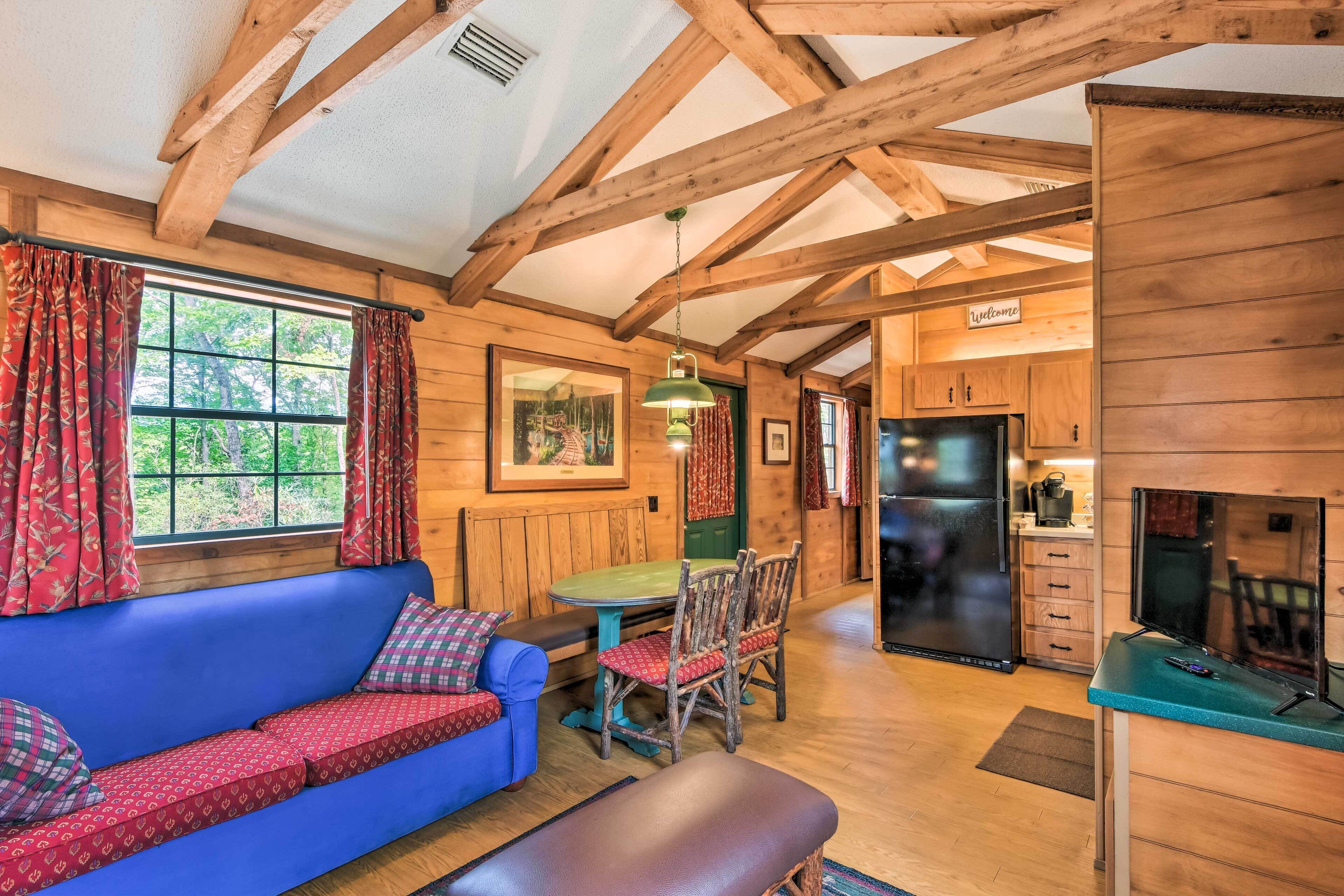 Cozy Nature Lovers' Dream Cabin w/ Fire Pit & Deck