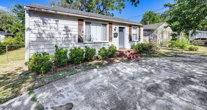 5 Mi to Dtwn: Home w/ Fenced Yard in Jacksonville