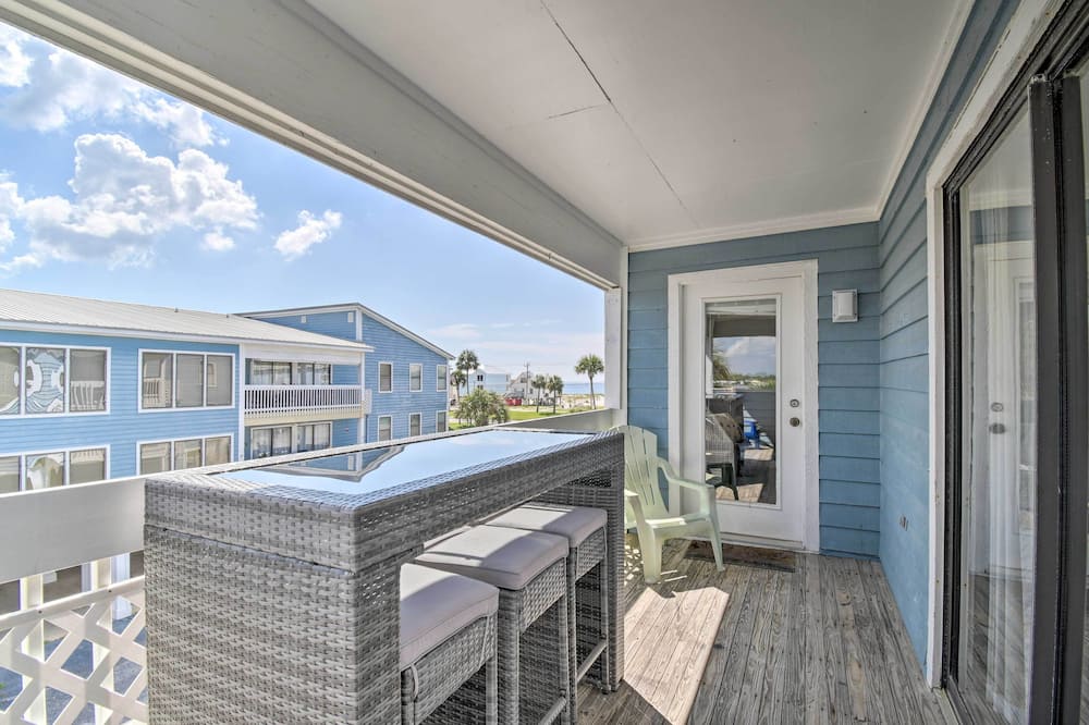 Gulf Shores Condo: Private Balcony & Beach Views! - Little Lagoon, AL