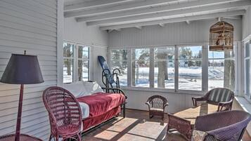 House (6 Bedrooms) | Interior