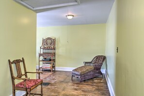 House (6 Bedrooms) | Interior