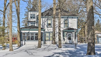 House (6 Bedrooms) | Exterior