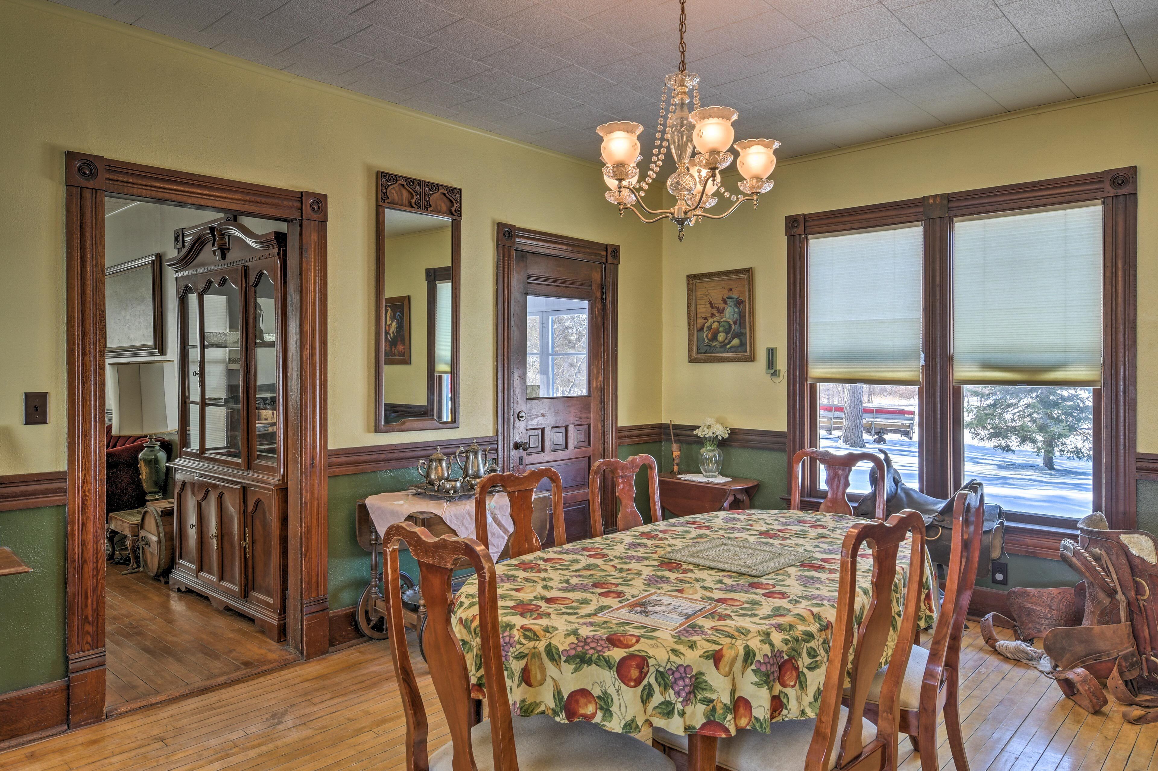 House (6 Bedrooms) | Interior