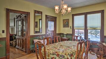 House (6 Bedrooms) | Interior