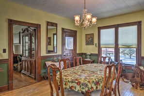 House (6 Bedrooms) | Interior