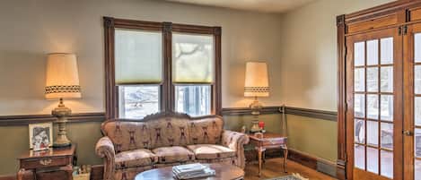 House (6 Bedrooms) | Interior