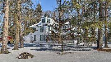 House (6 Bedrooms) | Interior