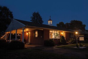 Cottage (3 Bedrooms) | Interior - Marietta Home w/ Private Hot Tub, Pool Table! (Maytown)