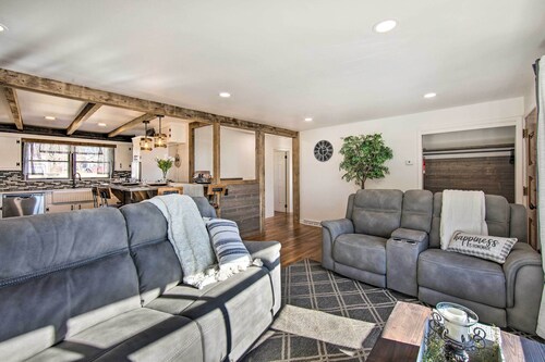 Marietta Home w/ Private Hot Tub, Pool Table!