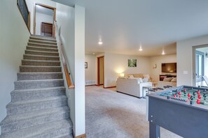 House (5 Bedrooms) | Interior