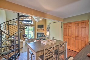 Interior - Townhome w/ Fireplace - Walk to Chairlift! (Ellicottville)