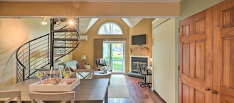 Townhome w/ Fireplace - Walk to Chairlift!