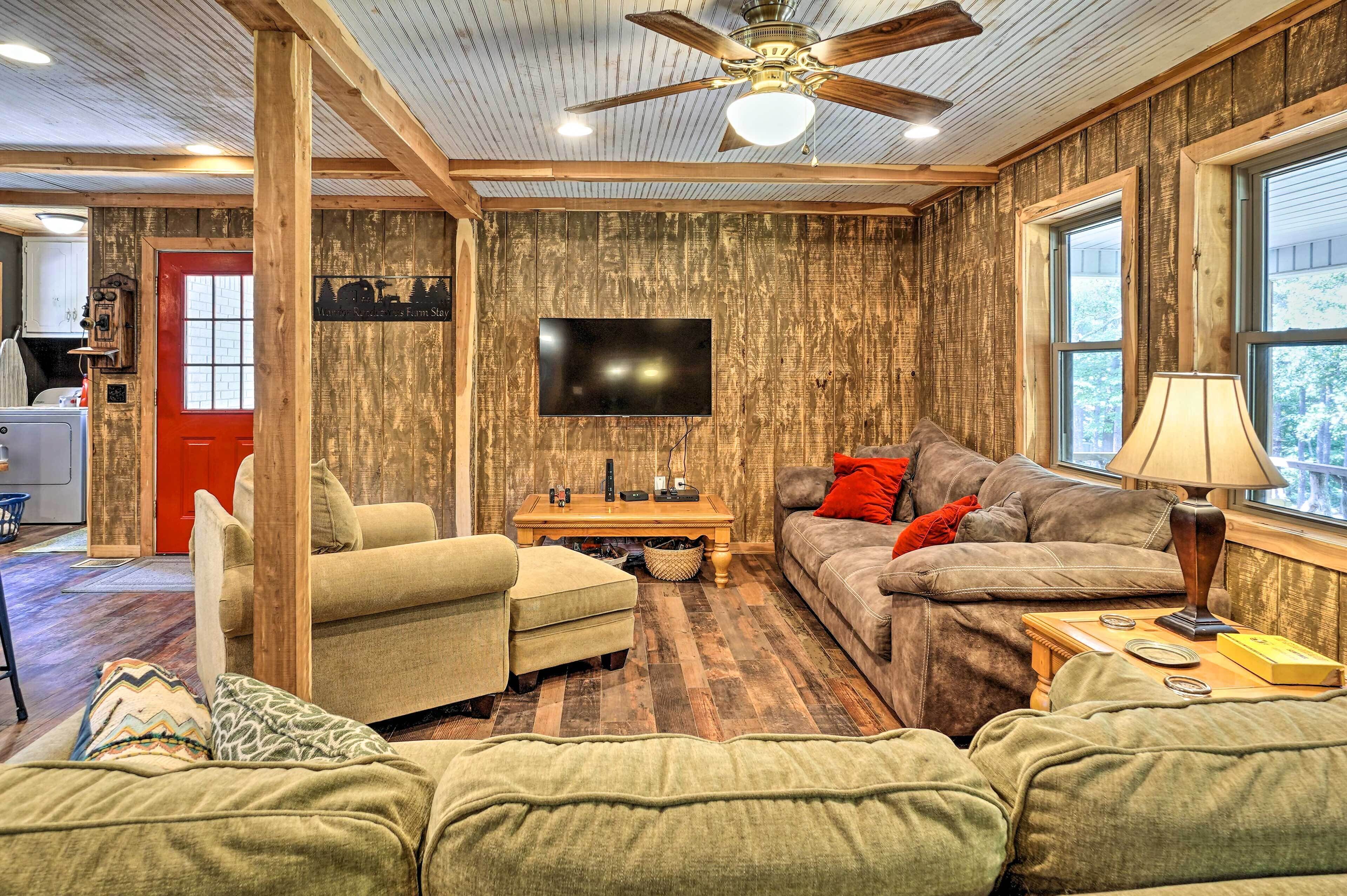 Classic Cabin Nature Retreat: Hike On-site!