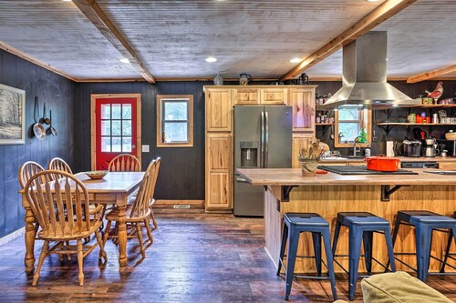 Hike On-site: Classic Cabin Nature Retreat