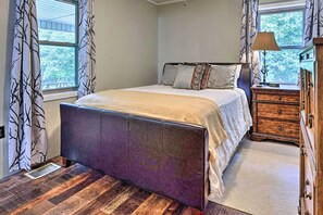 House (3 Bedrooms) | Interior - Hike On-site: Classic Cabin Nature Retreat (Glen)