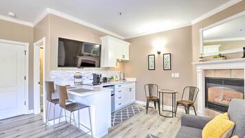 Apartment (0 Bedroom) | Interior