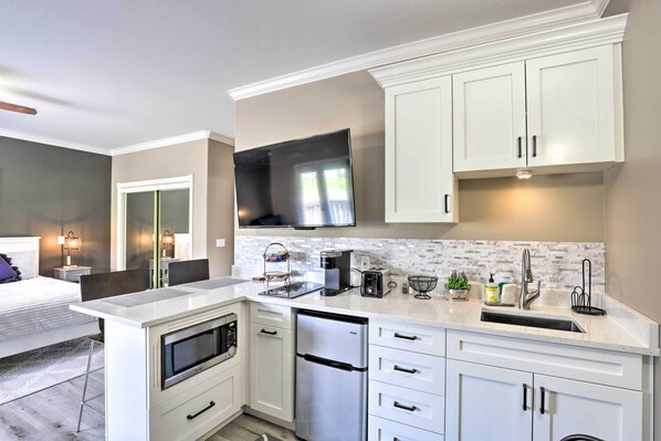 Interior - Peaceful Midway Studio w/ Mountain + Golf Views! (Midway)