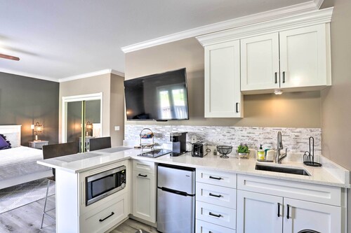 Peaceful Midway Studio w/ Mountain + Golf Views!