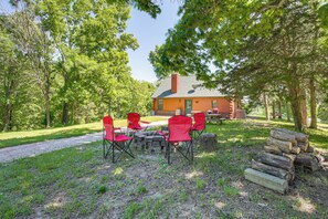 House (1 Bedroom) | Interior - Hillside Cabin on 43 Acres w/ Private Lake & View! (Defiance)