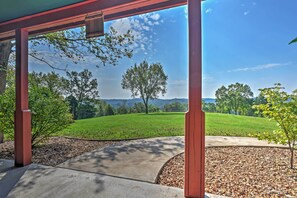 House (1 Bedroom) | Interior - Hillside Cabin on 43 Acres w/ Private Lake & View! (Defiance)