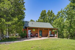 House (1 Bedroom) | Interior - Hillside Cabin on 43 Acres w/ Private Lake & View! (Defiance)
