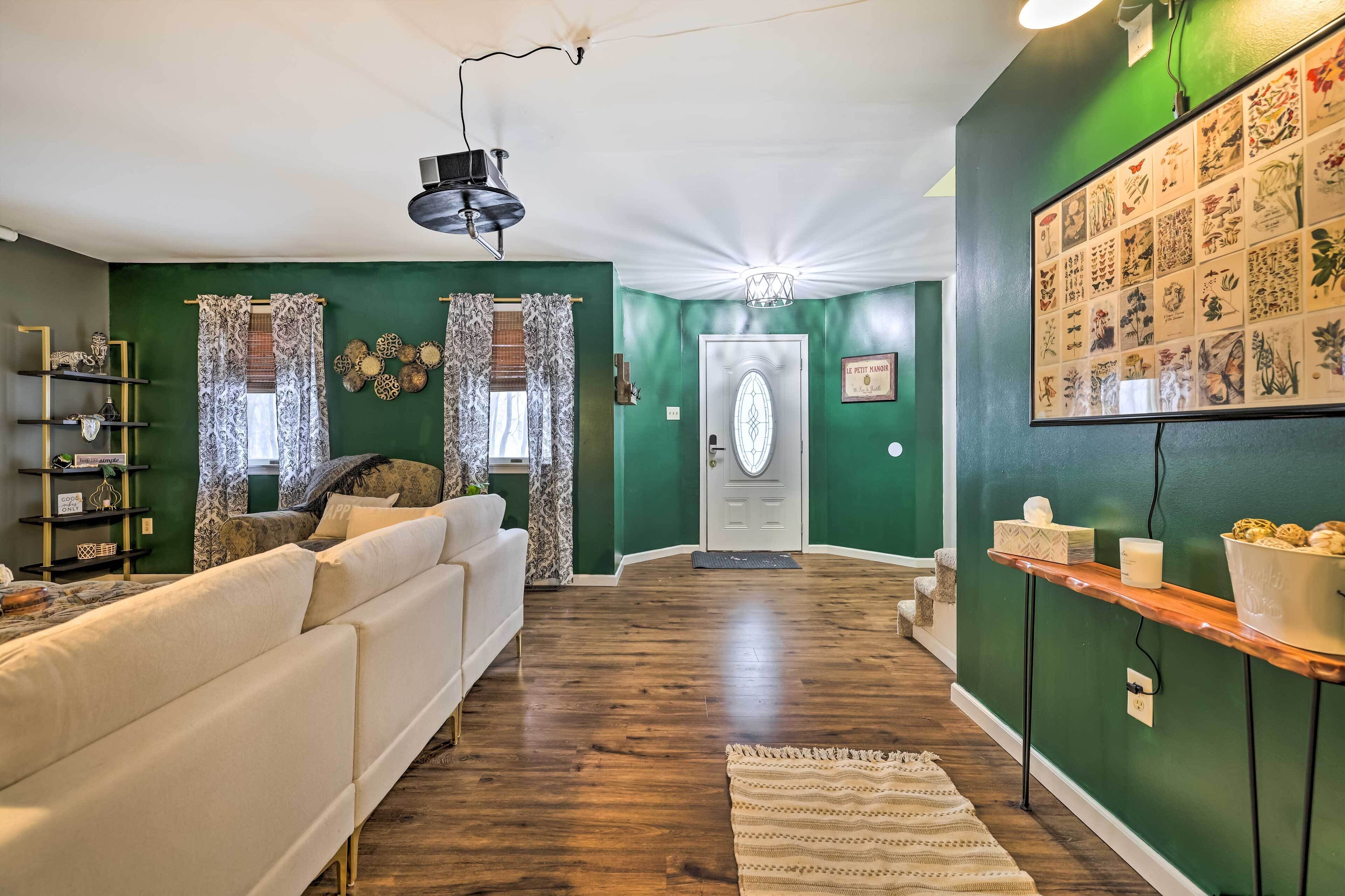 Family-friendly Pocono Home w/ Hot Tub!