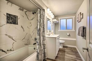 House (6 Bedrooms) | Bathroom