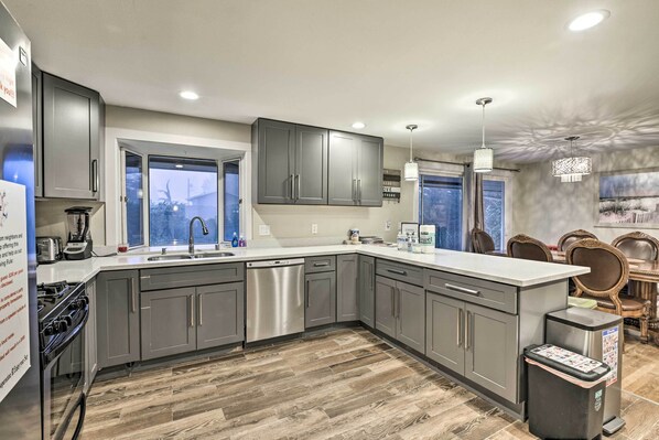 Casa (6 Bedrooms) | Cocina privada | Papel de cocina